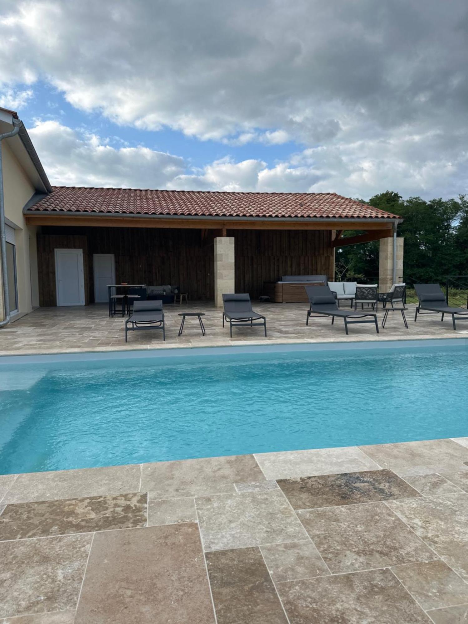 Dynastie - Le Repaire De Maltus "Gites & Spa" Lussac  Dış mekan fotoğraf